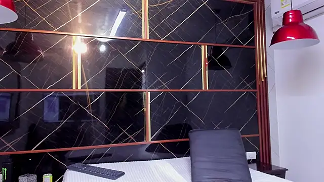 Snapshot of HannyThompson chatting on 09-27-25, 12:21 HannyThompson online show from 09-27-25, 12:21