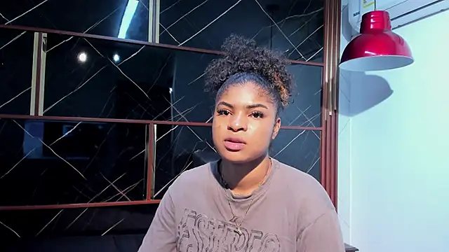 Snapshot of HannyThompson chatting on 10-16-25, 12:17 HannyThompson online show from 10-16-25, 12:17