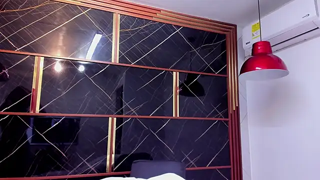 Snapshot of HannyThompson chatting on 10-19-25, 12:39 HannyThompson online show from 10-19-25, 12:39