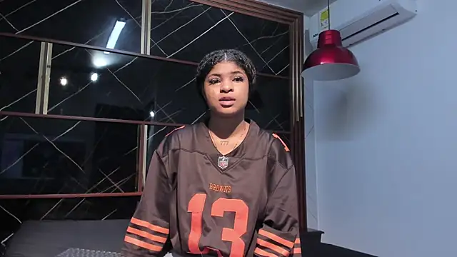 Snapshot of HannyThompson chatting on 10-31-25, 12:17 HannyThompson online show from 10-31-25, 12:17