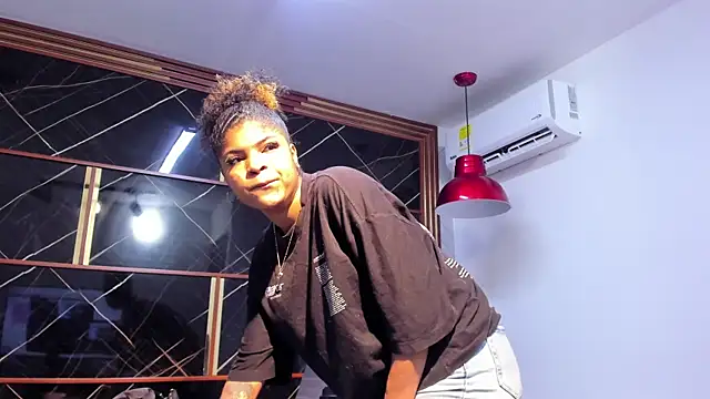 Snapshot of HannyThompson chatting on 11-21-25, 12:15 HannyThompson online show from 11-21-25, 12:15