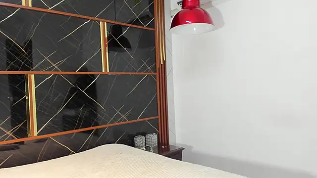 HannyThompson online show from 04-05-26, 02:58