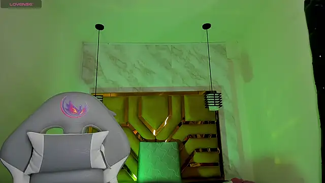 Snapshot of Luciifeer_ chatting on 10-25-25, 06:57 Luciifeer online show from 10-25-25, 06:57