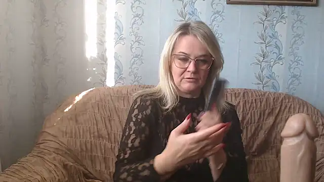 Snapshot of EleanoraDream chatting on 09-15-25, 12:38 EleanoraDream online show from 09-15-25, 12:38