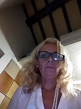 clarabell4 online show from 10-31-25, 09:38