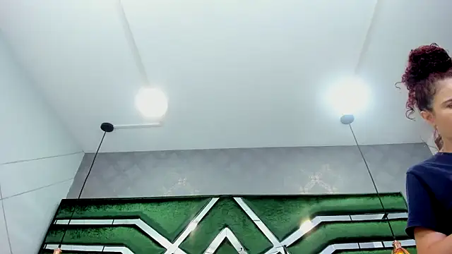 ThaliaCross online show from 10-12-25, 12:04