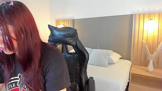 Snapshot of emma_fhox chatting on 09-16-25, 02:12 emma fhox online show from 09-16-25, 02:12