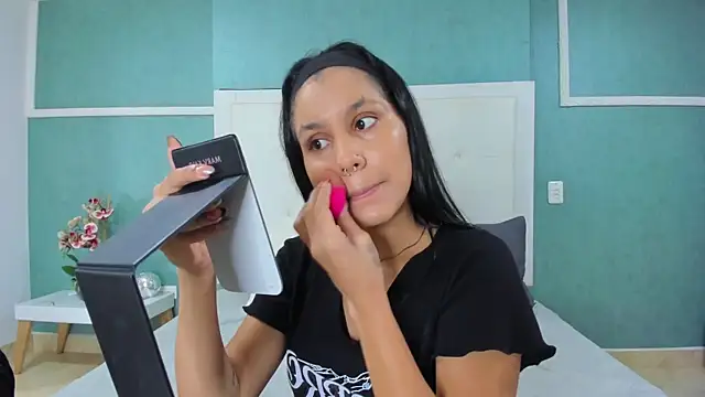 ania gomez online show from 10-17-25, 02:52