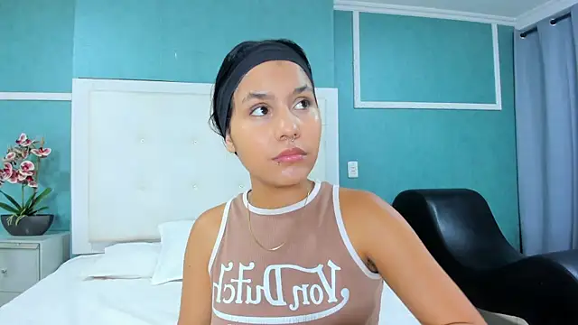 ania gomez online show from 11-25-25, 03:56