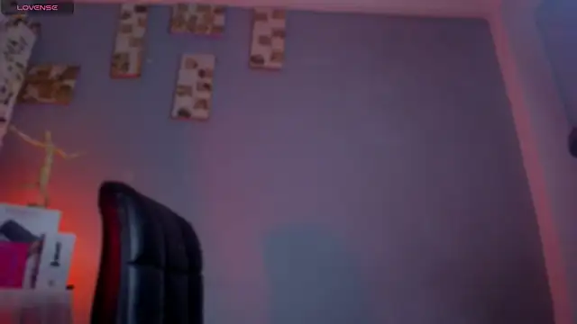 Snapshot of Chloe_cooperr chatting on 11-06-25, 10:54 Chloe cooperr online show from 11-06-25, 10:54