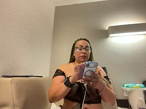 SamyHot2025 online show from 04-06-26, 05:47