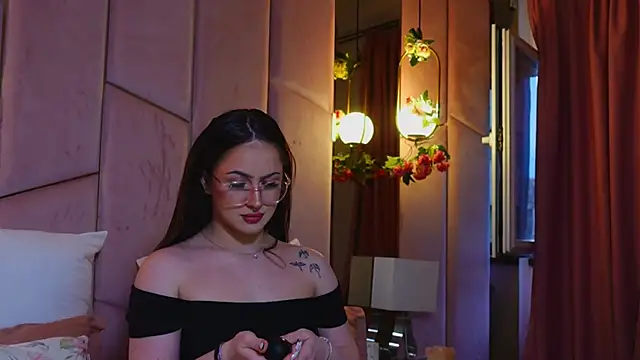 LucyLextonX online show from 03-30-26, 04:35