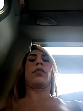 Snapshot of Daliana_Gounbolt chatting on 10-31-25, 11:44 Daliana Gounbolt online show from 10-31-25, 11:44