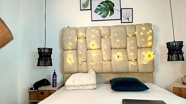 Zoelucas online show from 12-05-25, 12:03