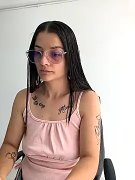 Coralinne   online show from 04-02-26, 03:31