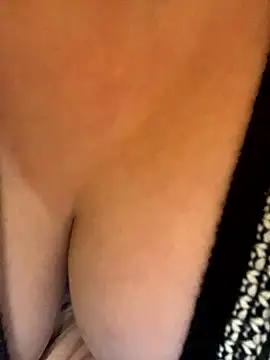 Snapshot of FetishIris chatting on 10-01-25, 03:07 FetishIris online show from 10-01-25, 03:07