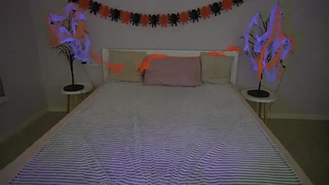 Snapshot of IvyLaurent chatting on 10-31-25, 01:34 IvyLaurent online show from 10-31-25, 01:34