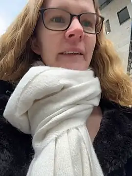 Bikergirl 97 online show from 11-20-25, 11:54