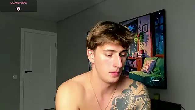 Snapshot of DaniHort chatting on 10-26-25, 02:12 DaniHort online show from 10-26-25, 02:12