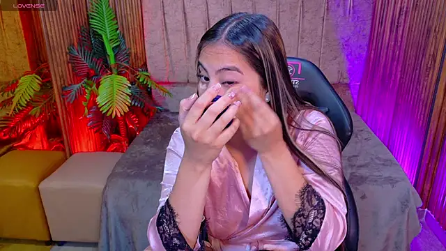 Snapshot of juanita_tay chatting on 06-12-26, 03:05 juanita tay online show from 06-12-26, 03:05