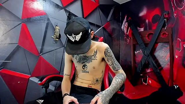 StraightBoy Nick online show from 10-22-25, 01:17