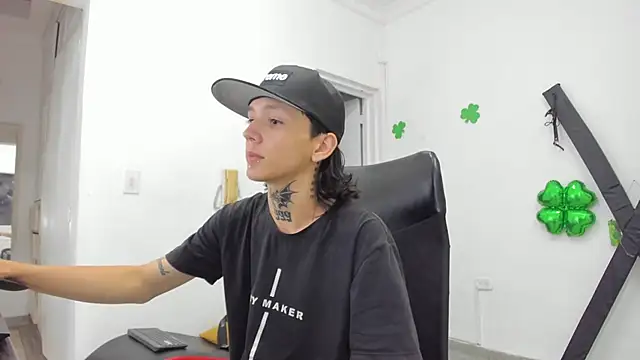 StraightBoy Nick online show from 04-01-26, 04:57