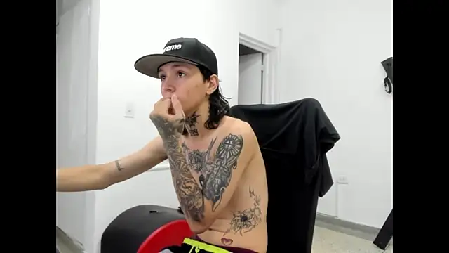 Snapshot of StraightBoy_Nick chatting on 04-19-26, 08:22 StraightBoy Nick online show from 04-19-26, 08:22