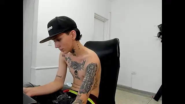 Snapshot of StraightBoy_Nick chatting on 05-14-26, 04:08 StraightBoy Nick online show from 05-14-26, 04:08