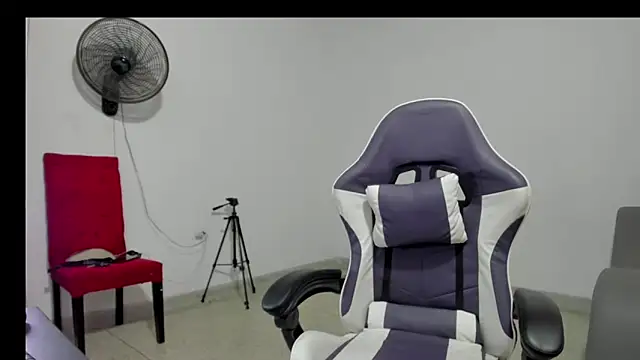 Snapshot of StraightBoy_Nick chatting on 05-15-26, 05:25 StraightBoy Nick online show from 05-15-26, 05:25