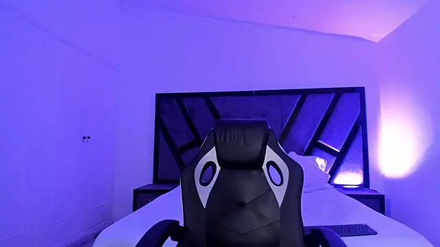 Snapshot of MarilynDupont chatting on 09-13-25, 04:01 MarilynDupont online show from 09-13-25, 04:01