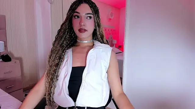 Snapshot of MarilynDupont chatting on 10-22-25, 12:38 MarilynDupont online show from 10-22-25, 12:38