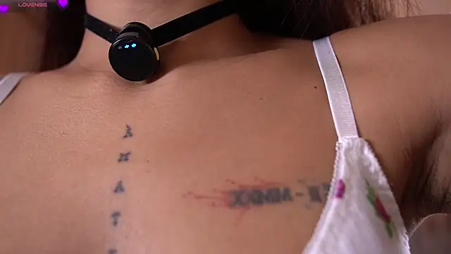 violeth     online show from 03-11-26, 01:39