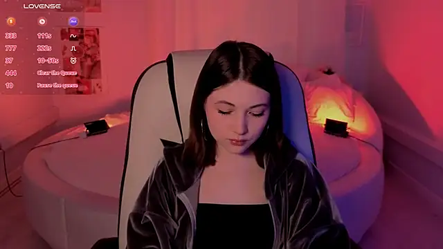 Snapshot of Kimmie_shine chatting on 10-18-25, 07:42 Kimmie shine online show from 10-18-25, 07:42