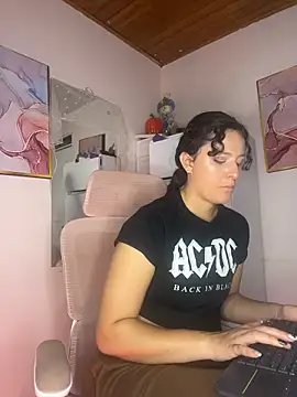 Dannaa Lovs online show from 10-14-25, 05:14