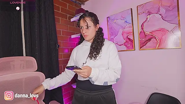 Dannaa Lovs online show from 10-30-25, 05:13