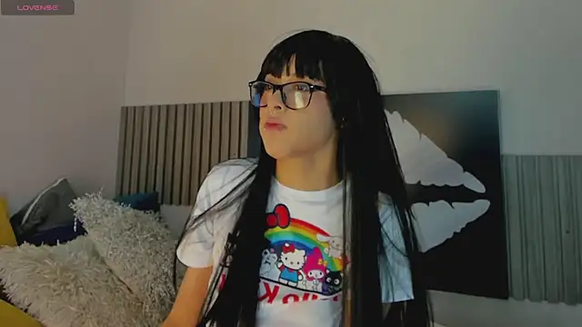 Snapshot of Blue_Sixx chatting on 10-11-25, 10:19 Blue Sixx online show from 10-11-25, 10:19