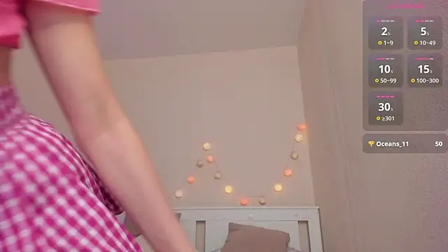 Snapshot of DanaCandy chatting on 12-19-24, 11:25 DanaCandy online show from 12-19-24, 11:25