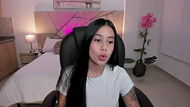 Snapshot of miranda_crawfor chatting on 09-30-25, 12:43 miranda crawfor online show from 09-30-25, 12:43