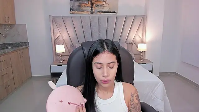 Snapshot of miranda_crawfor chatting on 10-15-25, 11:54 miranda crawfor online show from 10-15-25, 11:54