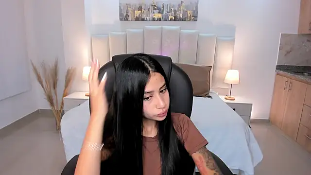 Snapshot of miranda_crawfor chatting on 10-24-25, 12:12 miranda crawfor online show from 10-24-25, 12:12