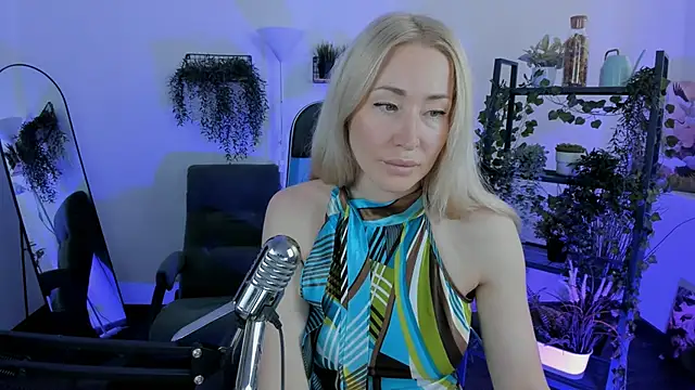 Snapshot of AstraMonroe chatting on 06-19-26, 10:19 AstraMonroe online show from 06-19-26, 10:19