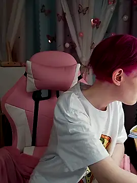 Snapshot of Fuzzy_Unicorn chatting on 09-23-25, 06:44 Fuzzy Unicorn online show from 09-23-25, 06:44