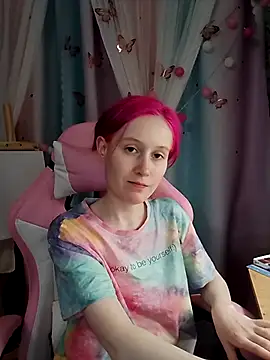 Snapshot of Fuzzy_Unicorn chatting on 10-04-25, 06:17 Fuzzy Unicorn online show from 10-04-25, 06:17