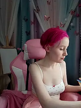 Snapshot of Fuzzy_Unicorn chatting on 11-17-25, 07:08 Fuzzy Unicorn online show from 11-17-25, 07:08