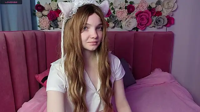 Snapshot of AnimeAlica18 chatting on 11-13-25, 08:35 AnimeAlica18 online show from 11-13-25, 08:35