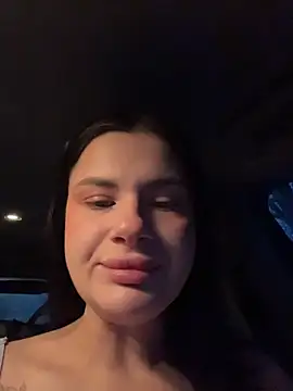 Snapshot of MiraReach chatting on 12-17-25, 02:06 MiraReach online show from 12-17-25, 02:06