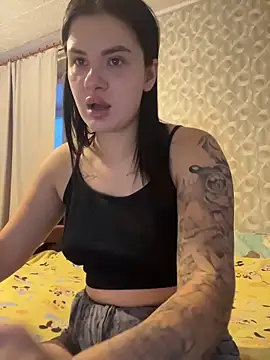 Snapshot of MiraReach chatting on 12-20-25, 02:40 MiraReach online show from 12-20-25, 02:40