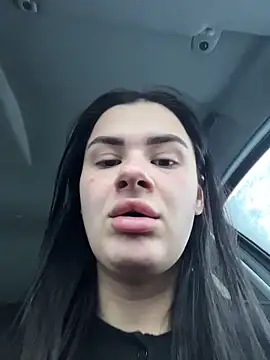 Snapshot of MiraReach chatting on 12-23-25, 03:04 MiraReach online show from 12-23-25, 03:04