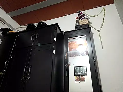 Snapshot of jean--98 chatting on 10-16-25, 06:20 jean--98 online show from 10-16-25, 06:20