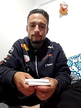 Snapshot of jean--98 chatting on 10-18-25, 12:35 jean--98 online show from 10-18-25, 12:35